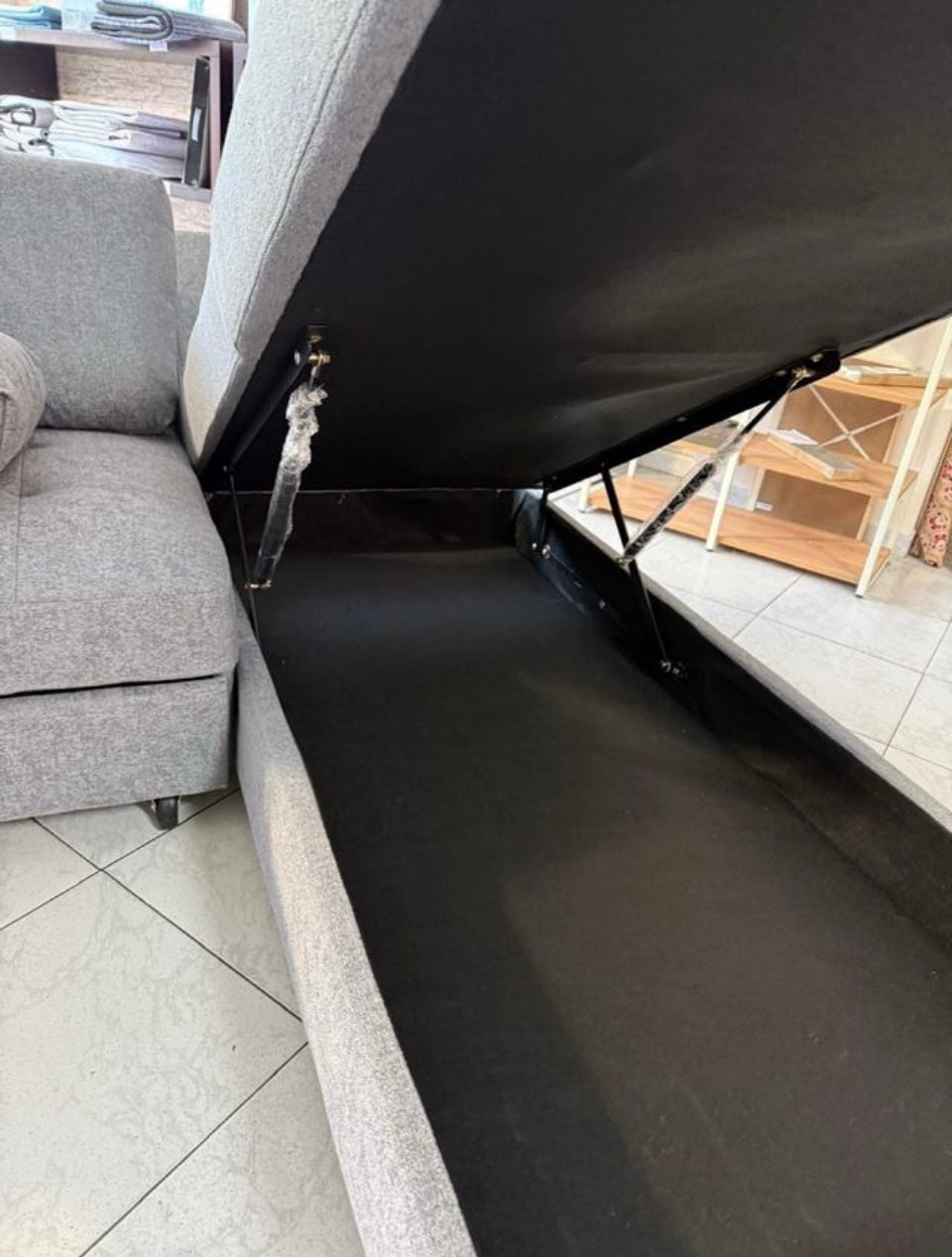 Sofa Cama Chaise Longue Febe 242cm. Rinconera, con Arcón