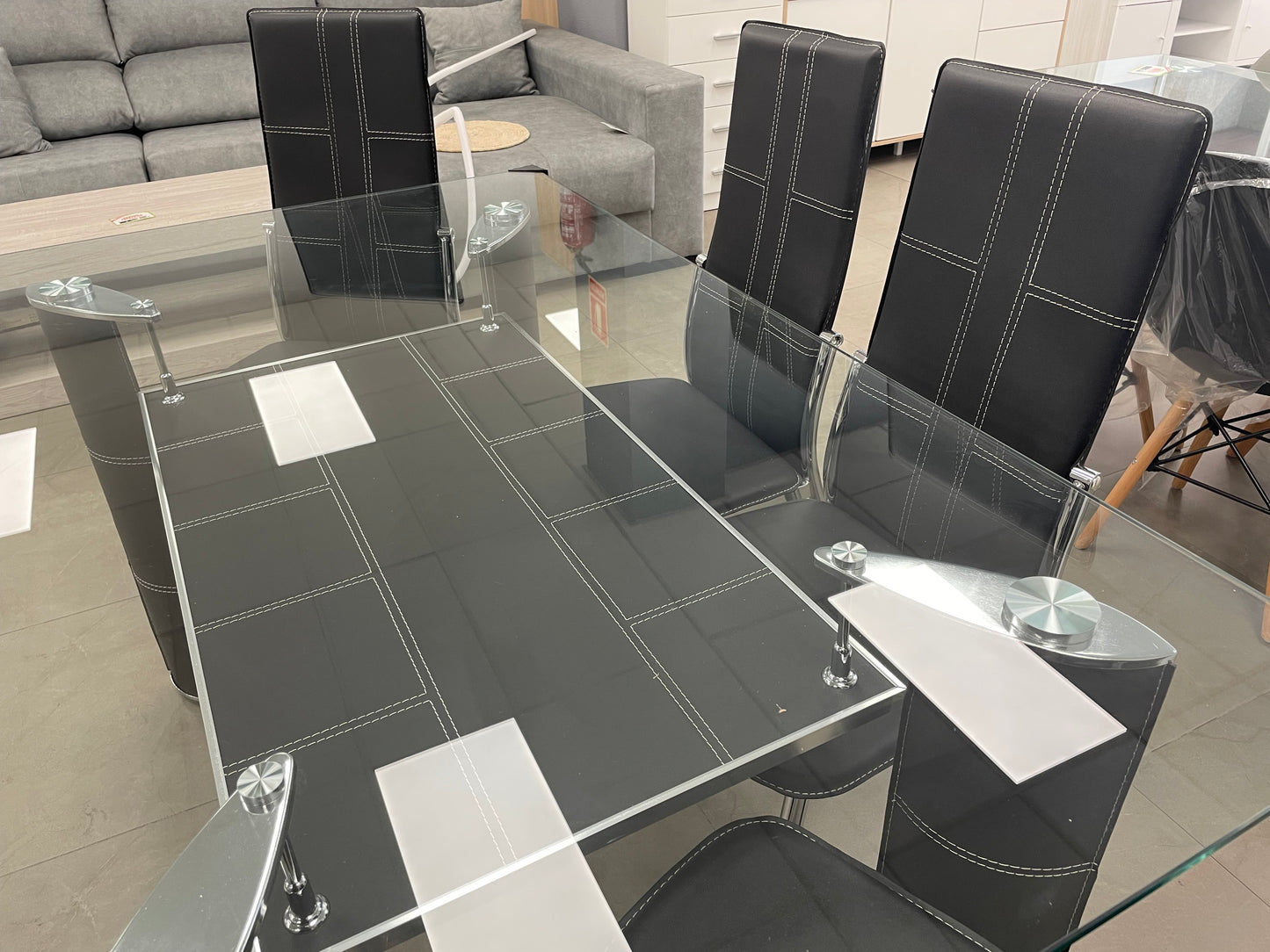 Mesa DT17 y 6 sillas